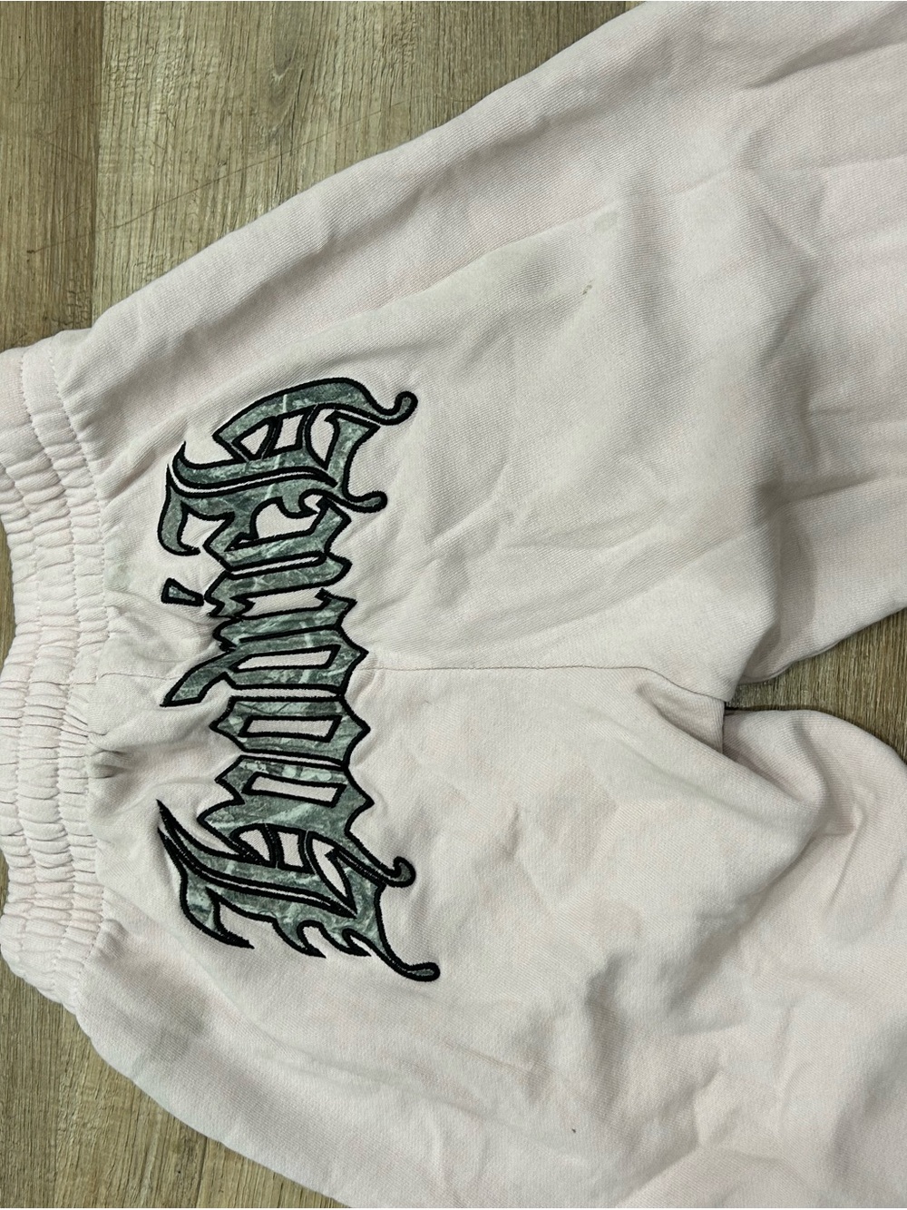 Hoodrich women’s Light Pink Graphic Joggers with Embroidered Logo Detail